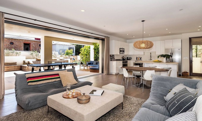 Gas Lamp Section House | Luxurious 2bd Manhattan Beach walk st guest apartment in the sand section