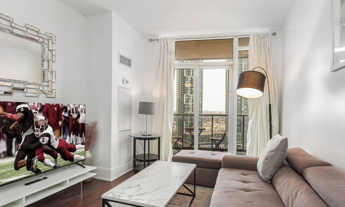 Downtown Mississauga Condo | Luxurious 2BR/2BATH Condo- Steps from Square One