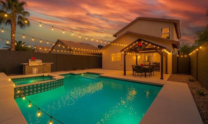 Rhodes Ranch House | Luxurious 3BR Villa-Near Strip,Hot Spa&Pool, Gazebo w/Bar, BBQ & Alfresco Dining