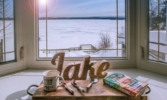 Chisholm House | Luxurious 4 Bedroom Lakefront Paradise