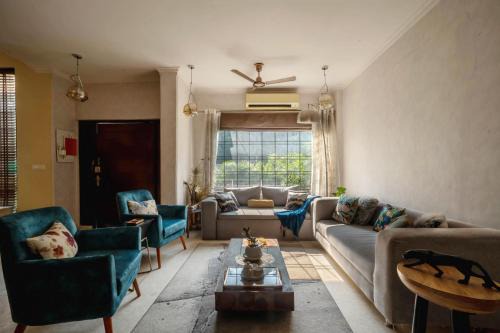 DLF Phase 3 House | Luxurious 4 BHK with Mini Movie Theatre in Gurgaon