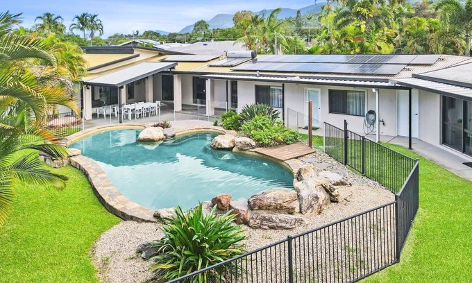 Whitfield House | Luxurious 5-Bedroom Villa with Pool – Perfect for Families & Groups