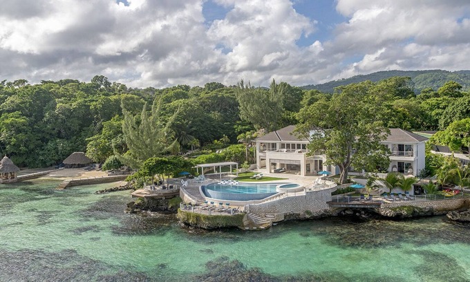 Ocho Rios Villa | Luxurious 8 Bedroom Oceanfront Villa in Hermosa Cove, Ocho Rios