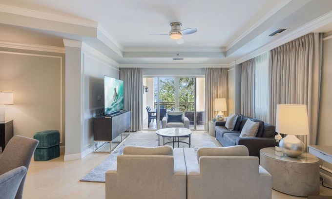 Seven Mile Beach Condo | Luxurious Apartment located at The Ritz-Carlton steps from Seven Mile Beach