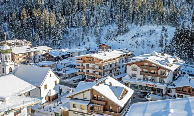 Gerlos Apartment | Luxurious Apartment in Gerlos Tyrol with garden seating