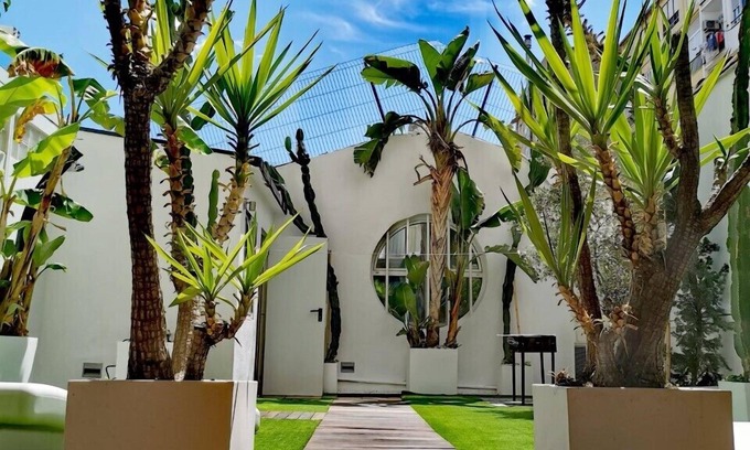 La Gran Via Apartment | LUXURIOUS APARTMENT WITH WIFI PRIVATE SUNNY TERRACE & JACUZZI IN THE CITY CENTER
