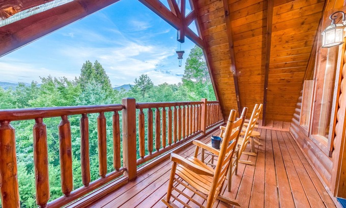 Gatlinburg - Pigeon Forge Cabin | Luxurious Cabin with Private Hot Tub, Three Levels of Decks, Amazing Views