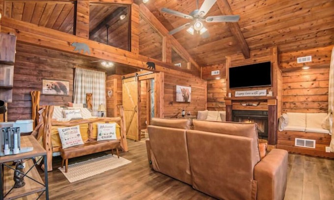 Granbury Cabin | Luxurious Cabin With Lake Viewnn