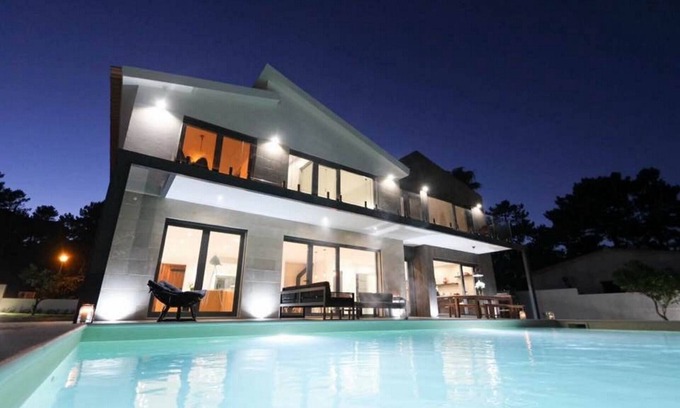 Casalinho Villa | Luxurious Casa Marcelo on Silver Coast, Heated Swimming Pool, Walk to Beach