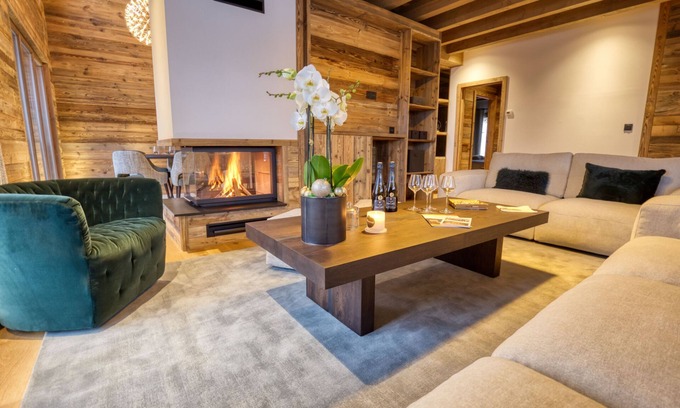 Crest-Voland Ski Chalet | Luxurious Chalet at the foot of the slopes for 12 people.