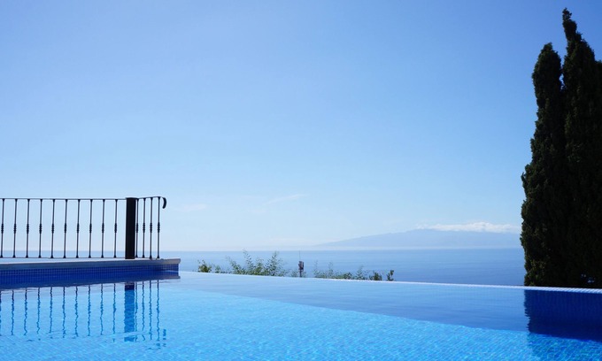 Armenime Villa | Luxurious Chalet for 6 people, Wifi, private heated pool, at 8 min to the beach