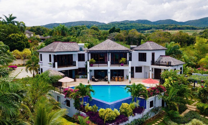 Montego Bay Villa | Luxurious & Comfortable near Town & Beaches