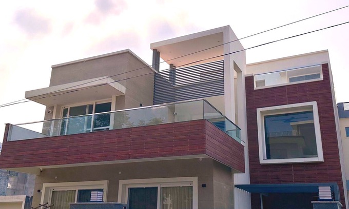 Zirakpur House | LUXURIOUS & COMFORTABLE BUNGALOW/HOUSE FOR YOU AND FAMILY