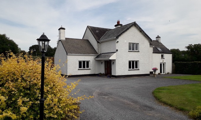 Bansha Other | Luxurious Country Farmhouse, Idyllic setting with Fabulous Mountain views.