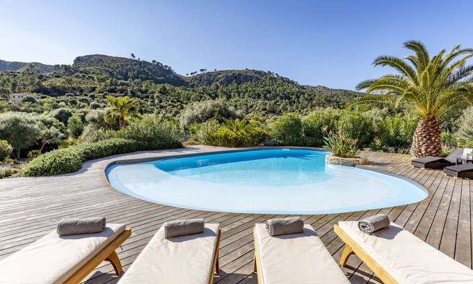 Andraitx Villa | Luxurious finca with large pool in a unique location