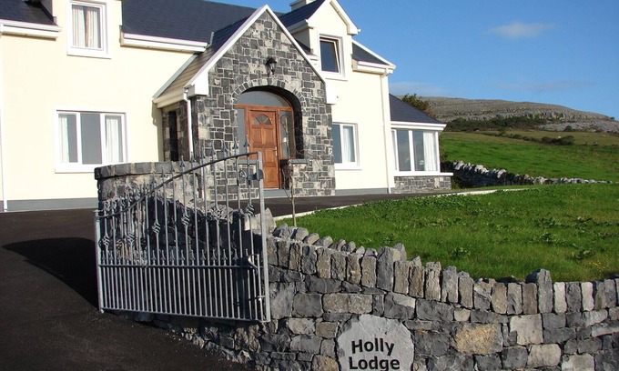 Newtown House | Luxurious Holiday Home with Wifi in the Heart of the Burren, Ballyvaughan.