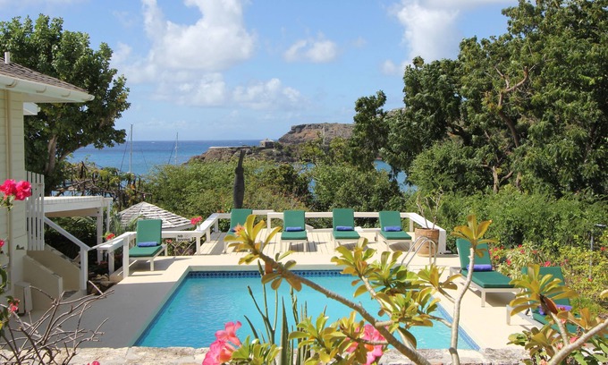 Freemans Bay House | Luxurious Home with Guesthouses and Private Pool on the Beach in English Harbour
