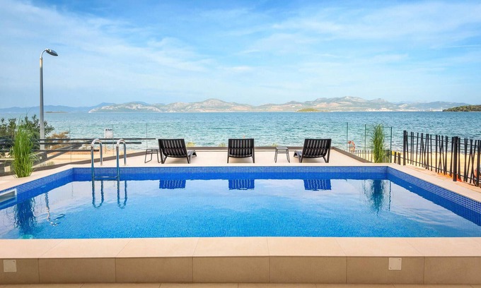 Drace House | Luxurious home in Drace with sauna