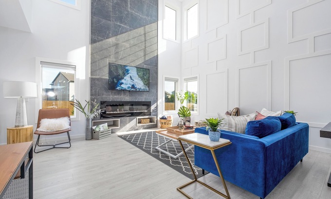 Fort Gary House | Luxurious House in a Desired Location, King Bed