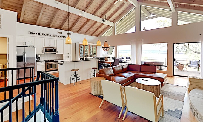Spicewood House | Luxurious lakefront home with private casita & 2 full kitchens