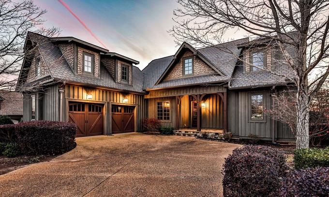 Toccoa House | Luxurious Mountain Getaway: Sleeps 15 in Currahee Club