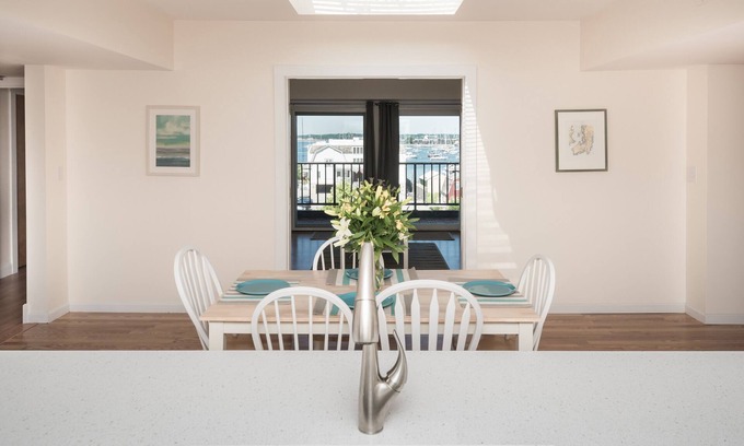 Yachting Village Condo | Luxurious Newport Haven with Private Deck & Stunning Water Viewsnn