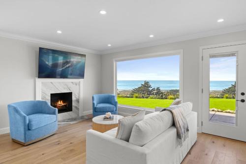 Linda Mar House | Luxurious Private Coastal Home Hot Tub & Ocean Views Near San Francisco