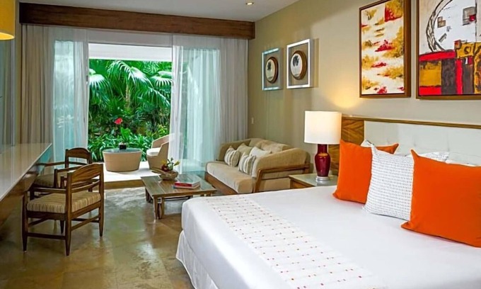 Diamante Resort | Luxurious resort stay for a group/family with beautiful beach and amazing pools!