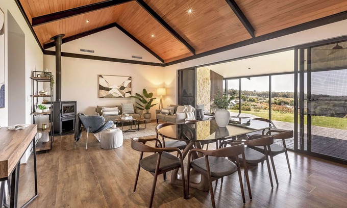 Quedjinup House | LUXURIOUS RURAL ESCAPE ON 3 ACRES BOASTS CAPTIVATING VALLEY AND OCEAN VISTAS