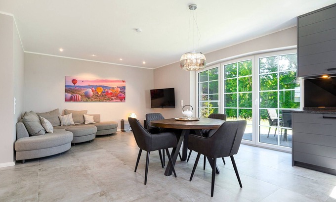 Eilsum House | Luxurious vacation home "Wind in the trees" directly on the water near Greetsiel