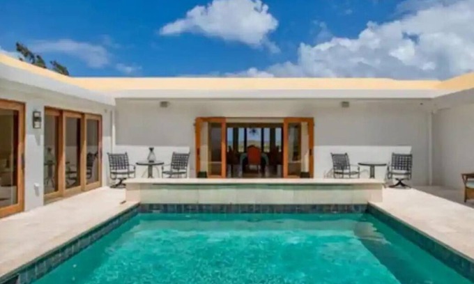 Testman House | Luxurious Villa Upstairs Level with Pool
