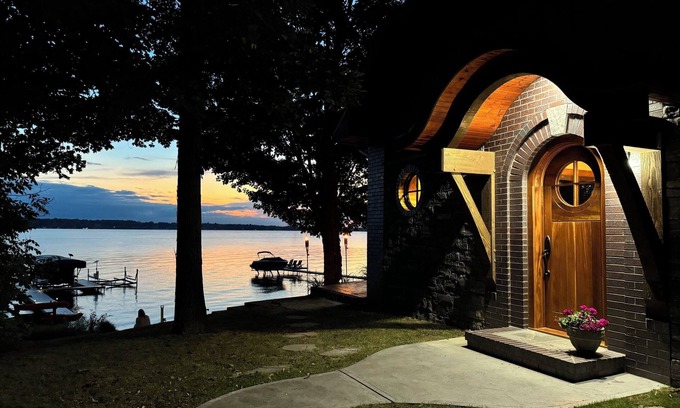 Town of Owasco House | LUXURIOUS WATERFRONT CABIN ON OWASCO LAKE