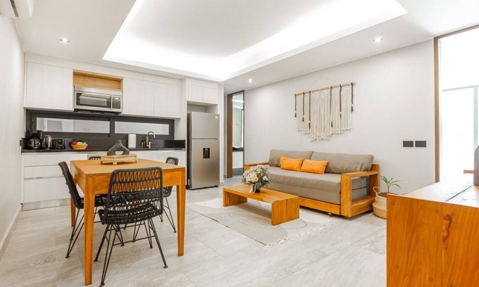 Tohoku Apartment | Luxury 1BD Condo 3 blk from 5th Ave W/PoolandParking
