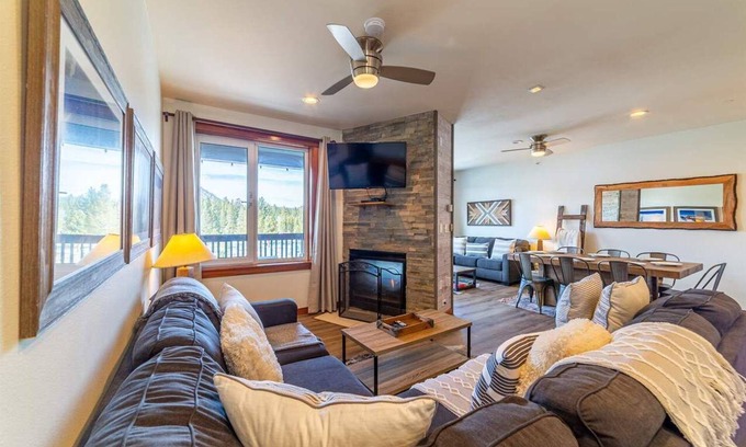 Mammoth Lakes Condo | Luxury 2 Bdrm&Den & 2 Cars Penthouse at Juniper Springs Lodge