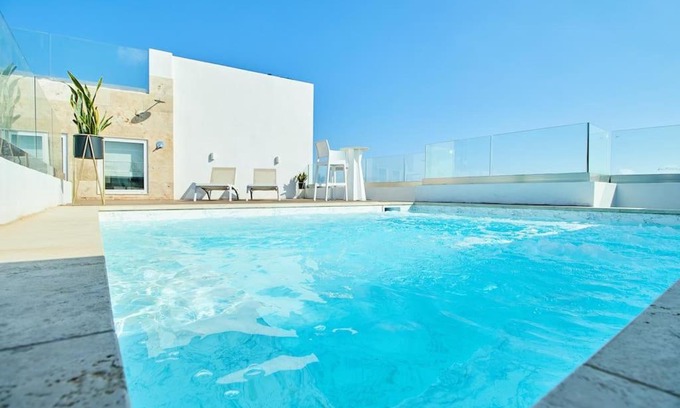 Swieqi Apartment | Luxury 2 BR Penthouse - Pool - close to Paceville