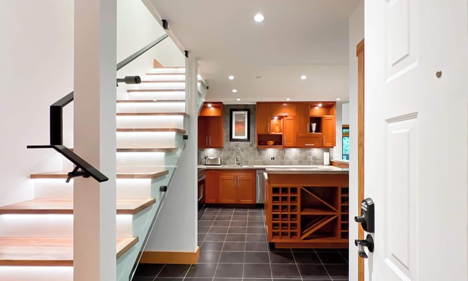 Upper Village Condo | Luxury 2-level 2.5 bed condo steps to Blackcomb slopes!