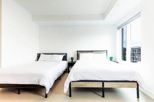 Downsview House | Luxury 2 Queen Beds Suite with Private Bathroom near Downsview Park Subway easy access Downtown
