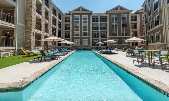Lazybrook/Timbergrove Apartment | Luxury 2Bed2Bath Apt in the Heart of Houston Heights! Slps5. Pool🏊‍♀️👙🏋️‍♂️☕️🍗✍️🚲🛒🐕📺🦽🌃🎉📬🔐