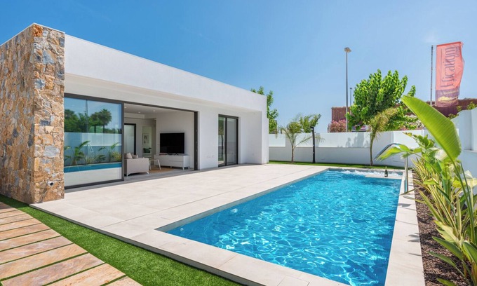 Pilar de la Horadada Villa | Luxury 3-bedroom villa with AC + HEATED private pool in beautiful town