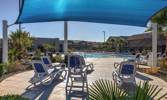 Sienna Hills House | Luxury 3-bedrm St. George townhome with pool by Sand Hollow & Zion. Sleeps 10
