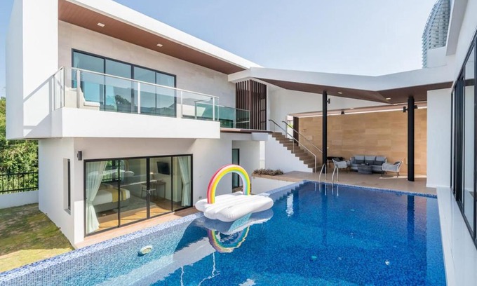 Na Chom Thian House | Luxury 3-Bedroom Pool Villa Beach Access, Na Jomtien Pattaya