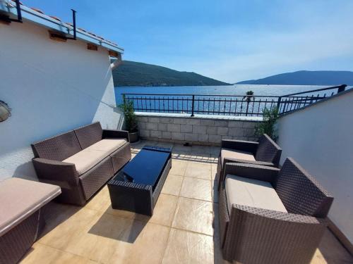 Kumbor Apartment | Luxury 3BR Duplex with Pool 2 Mins from Beach in Kumbor