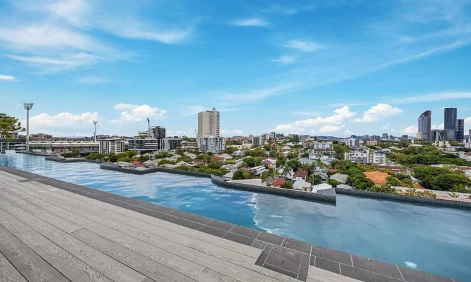 Kangaroo Point Apartment | Luxury 3BR | Gabba, Pool & Gym