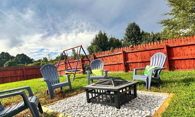 Sunset Road House | Luxury 3BR w King & Queen Beds, Patio, Playground, Uptown CLT, Home w Office
