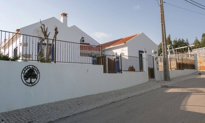 Caldas da Rainha Villa | Luxury 4-bedroom villa with heated pool and private property in tranquil Guisado