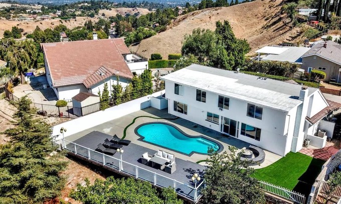 Porter Ranch House | Luxury 4 BR Home with Pool and Mountain View