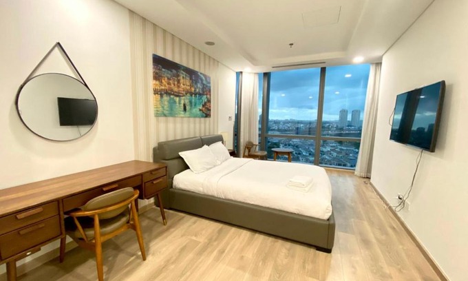 Hang Xanh Apartment | Luxury 4br apart in Landmark 81-11.04