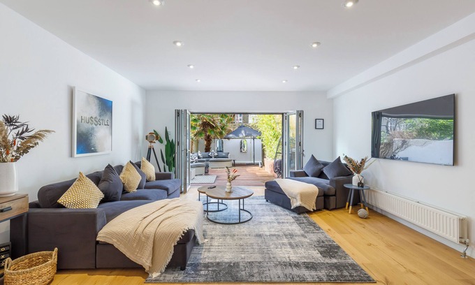 Hove House | Luxury 5 bedroom home, newly refurbished to a high standard throughout