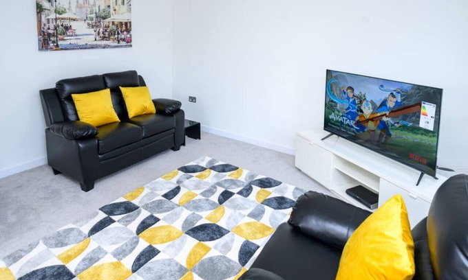 Chatham Apartment | Luxury 5-bedroom home near Chatham Dockyard & river walks