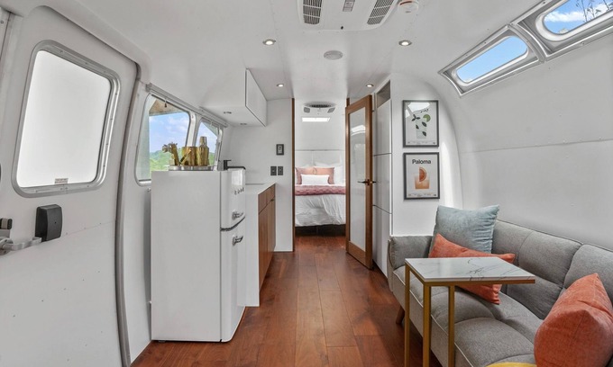 Rockbridge House | Luxury Airstream Glamping Palmera Unit 2 of 6, On-Site Hiking, Sauna